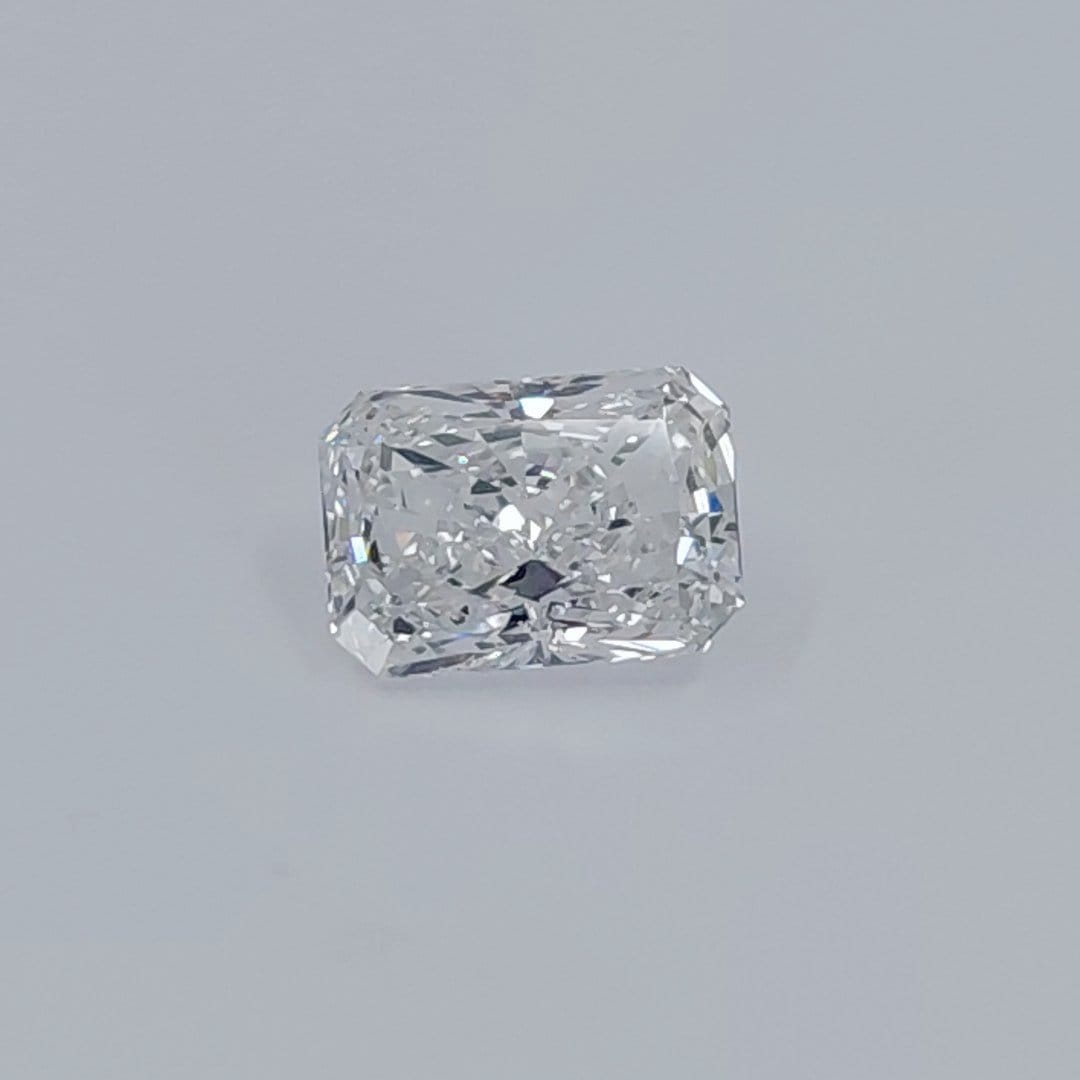 💎 1.58ct Radiant Diamond – E VS1 (IGI Certified) - 6656