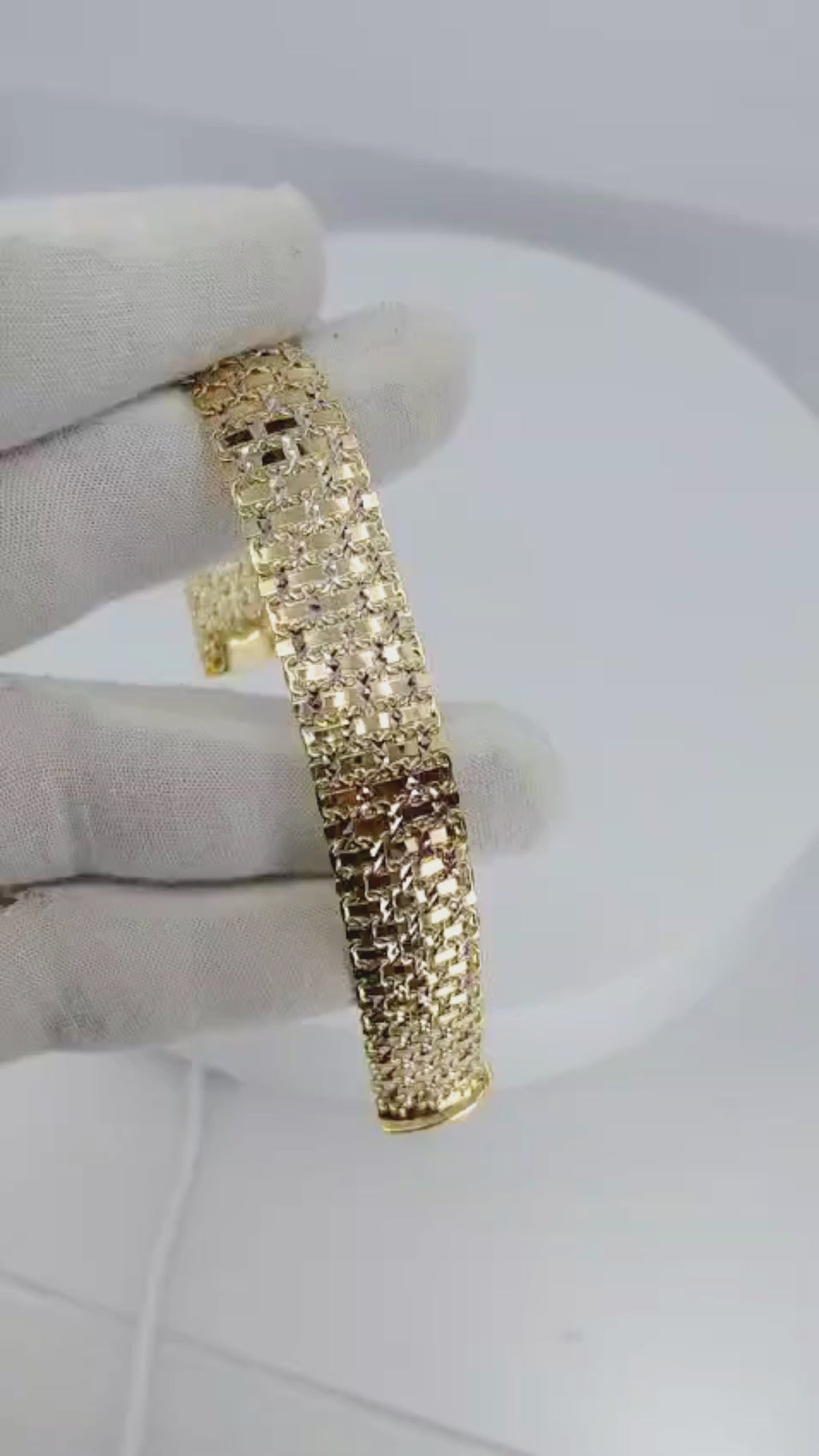 14K Yellow Gold Wide Diamond-Cut Bracelet - 12B3