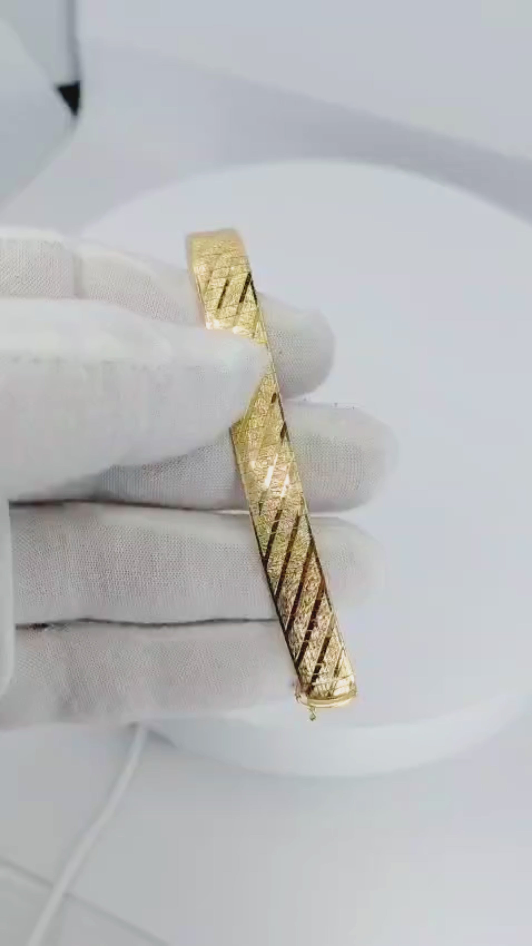 14K Yellow Gold Wide Style Bracelet - 12B4